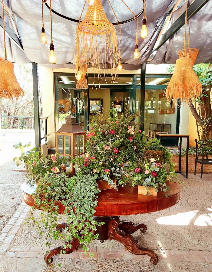 Arreglos florales para una decoración de bautizo natural