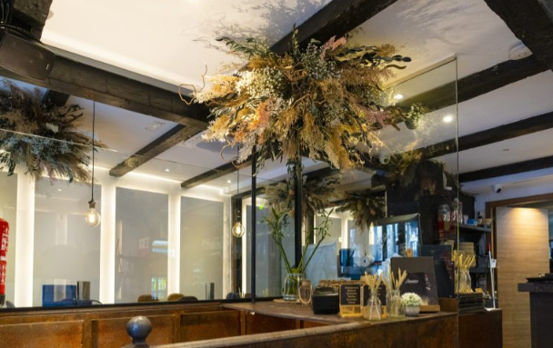 Decoración comercial Cómo usar las flores para llamar la atención Decoración comercial Cómo usar las flores para llamar la atención