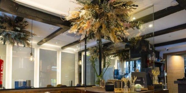 Toque Floral Profesional Ideas para Embellecer tu Espacio de Trabajo (1)