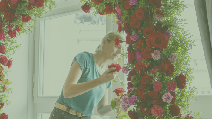 Decorar un evento al aire libre con flores