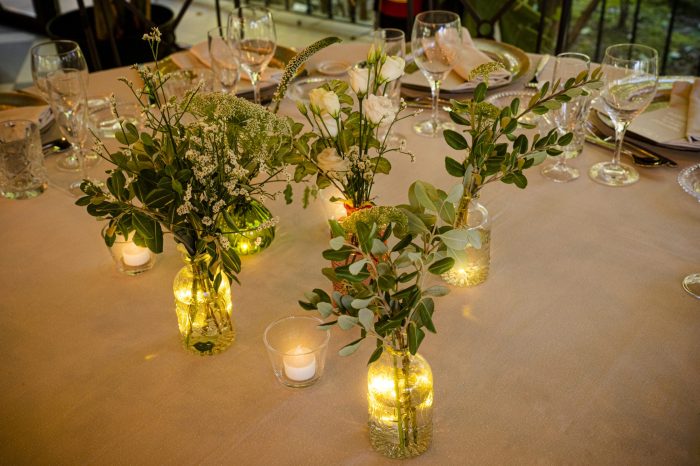 Luces_Centro_de_Mesa Luces para decorar un restaurante con flores y velas
