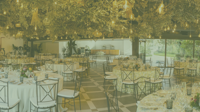 Descorar un restaurante con flores