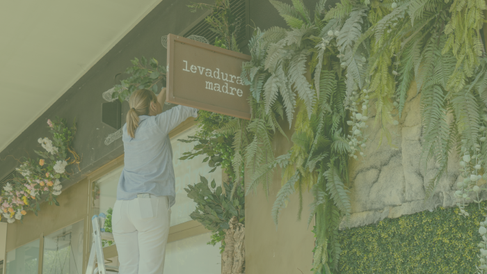 Consjos para decorar un local con flores