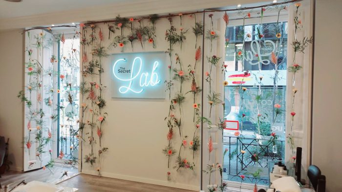 Flores para eventos de inauguración con arreglos modernos y vibrantes